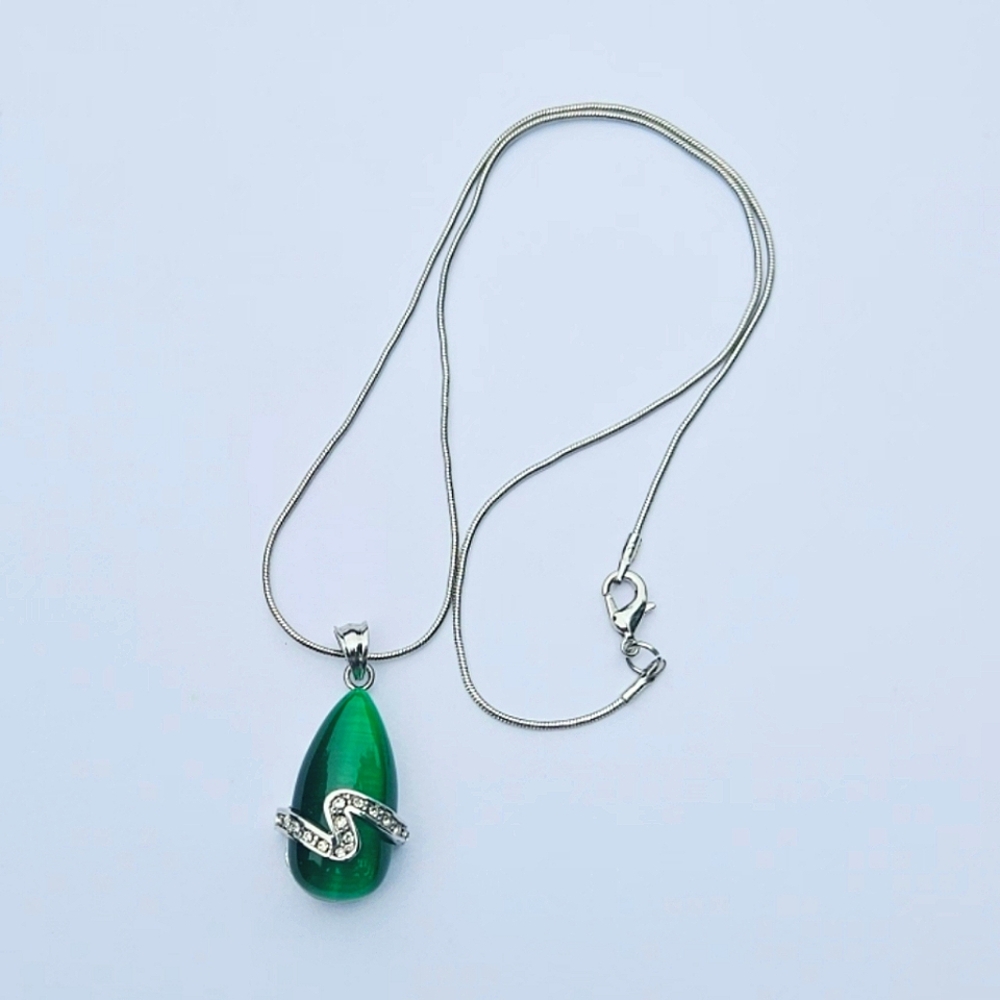 Jade and Rhinestone Silver Necklace - Picture 11 of 12
